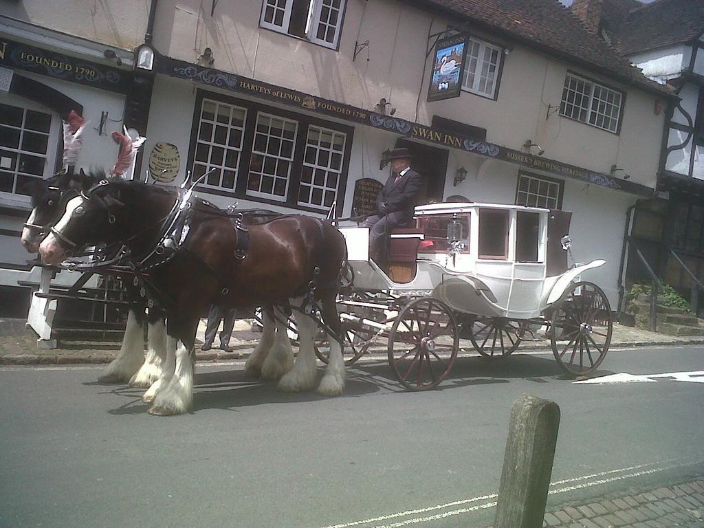 The Swan Inn Midhurst Ngoại thất bức ảnh